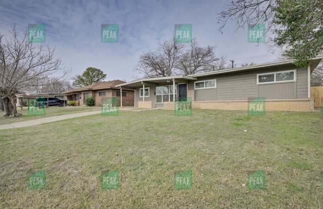 4617 Lois Street Gallery 2