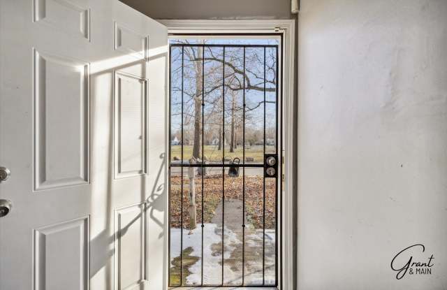 3 bedroom bungalow - $1300 Gallery 4
