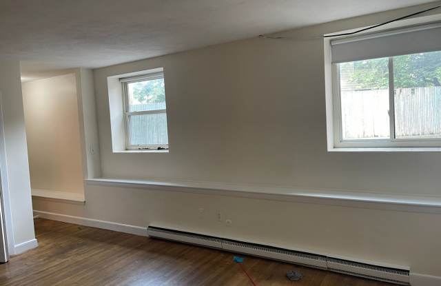 HUGE STIUDIO IN SCHOOL BUIDING CONVERSION 1 Month free rent Utilities included photos photos