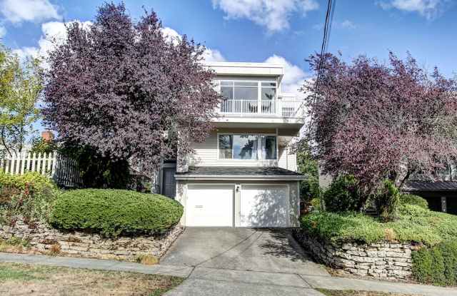 Spacious and Centrally Located Madison Valley Home!!! - 2918 East Republican Street, Seattle, WA 98112