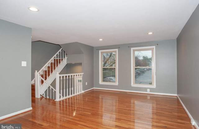 7307 CRESTLEIGH CIR Gallery 3