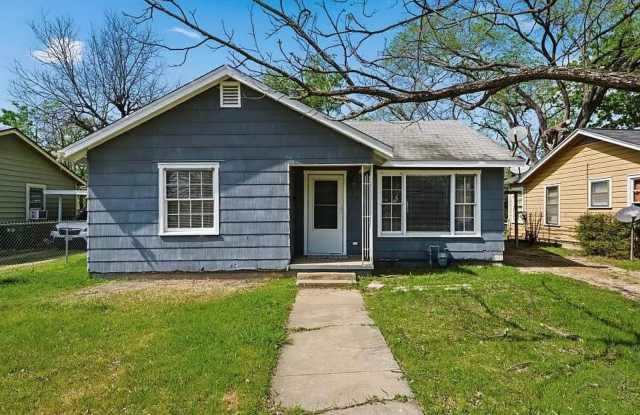 2 Bedroom House w/ Fenced Yard! photos photos