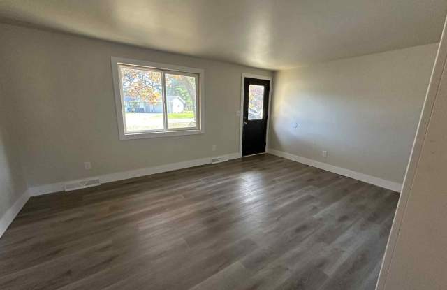 REMODELED 2 Bedroom Duplex - 1610 52nd Street South, Lake Wazeecha, WI 54494 REMODELED 2 Bedroom Duplex - 1610 52nd Street South, Lake Wazeecha, WI 54494