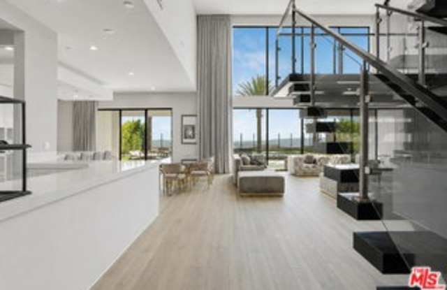 11761 Greenwood Drive Gallery 4