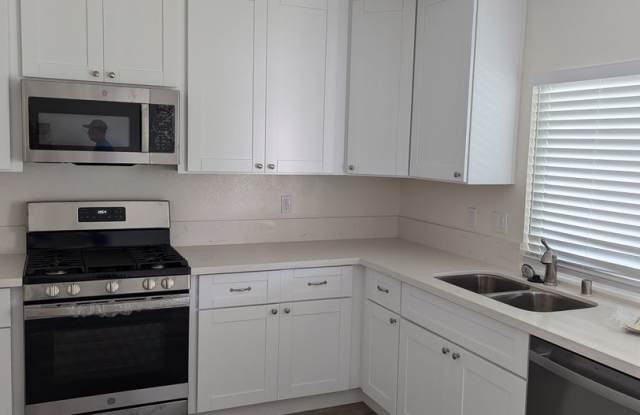 3 Bed/2 Bath 1 Story Home in Lakeside Gallery 3