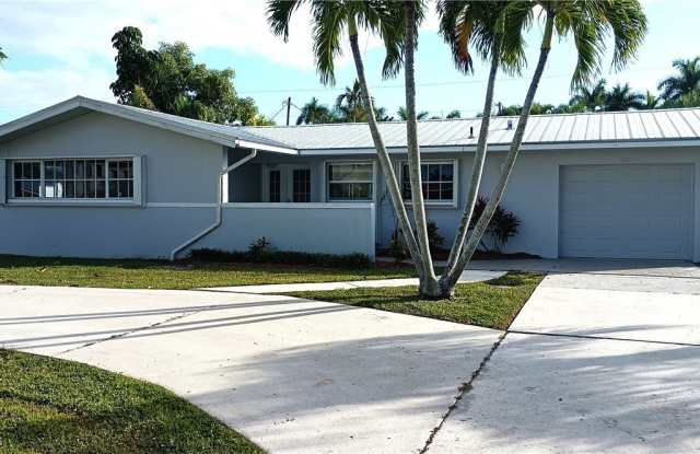 424 Bayshore Drive - 424 Bayshore Drive, Cape Coral, FL 33904