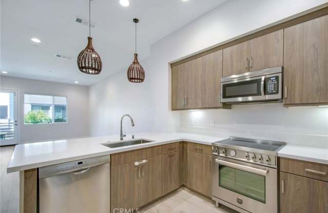 225 Elm Avenue photos photos