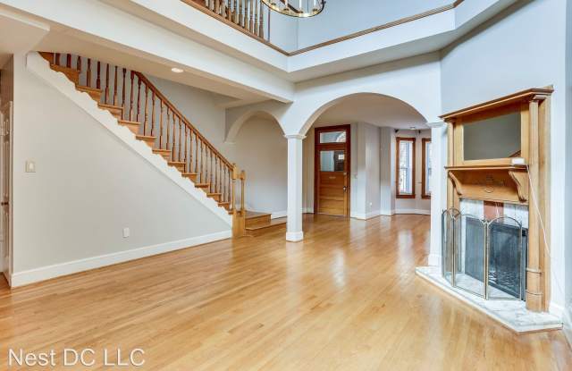 1726 Willard St NW Unit A Gallery 3