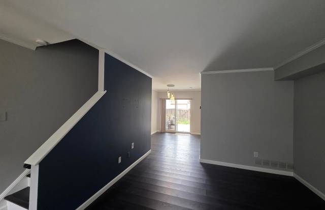 2425 Arbor Ct Gallery 3