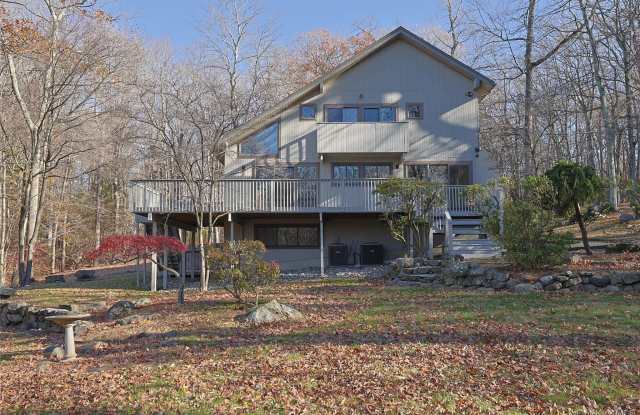 300 Clausland Mountain Road - 300 Clausland Mountain Road, Blauvelt, NY 10913