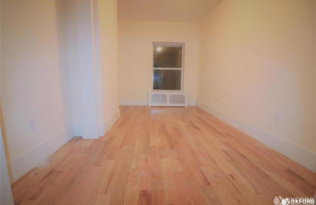 332 E 14th Street Gallery 3