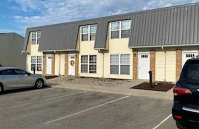 New Listing!!! 2 Bedroom Townhouse in Albion!!! - 411 Weeks Street, Albion, IN 46701