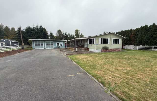 Large 2 Bedroom, 2 Bathroom House Gallery 1