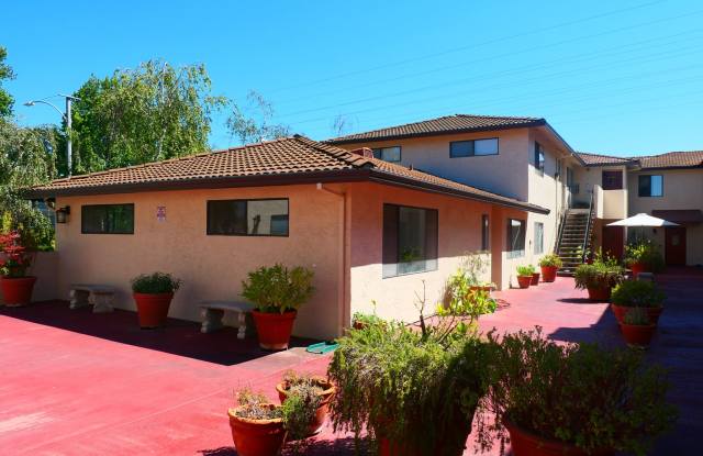 2 bed/2 bath Condo with new flooring, balcony photos photos