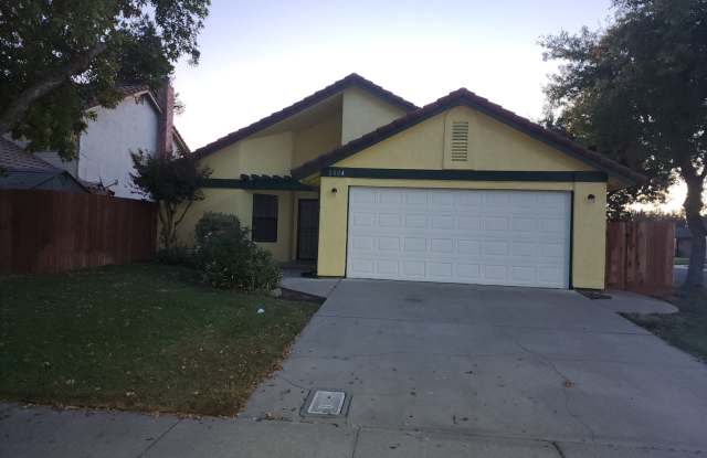 Walnut Haven Drive ~ Near Merle and Roselle - 2004 Walnut Haven Drive, Modesto, CA 95355