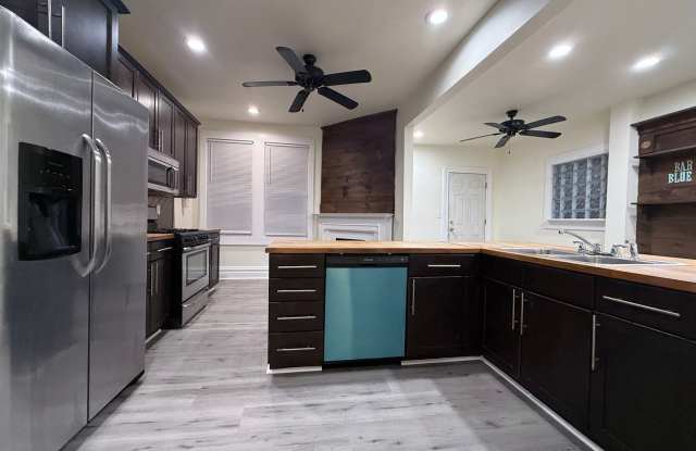 Updated 3BR 1 bath house now showing! - 320 Woodward Avenue, McKees Rocks, PA 15136