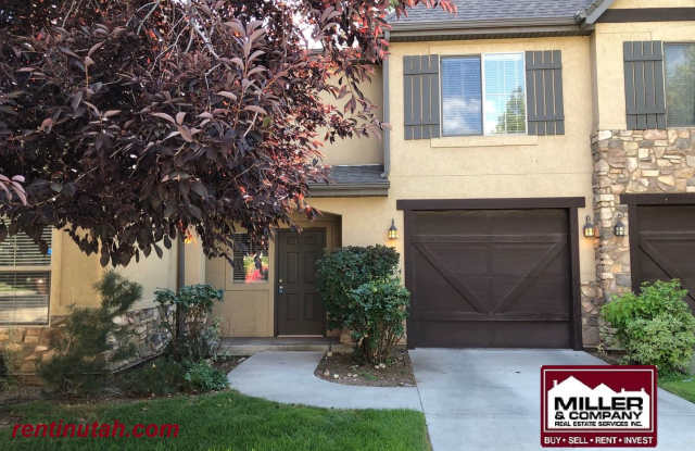 Beautiful townhouse in The Cottages at 9th! photos photos