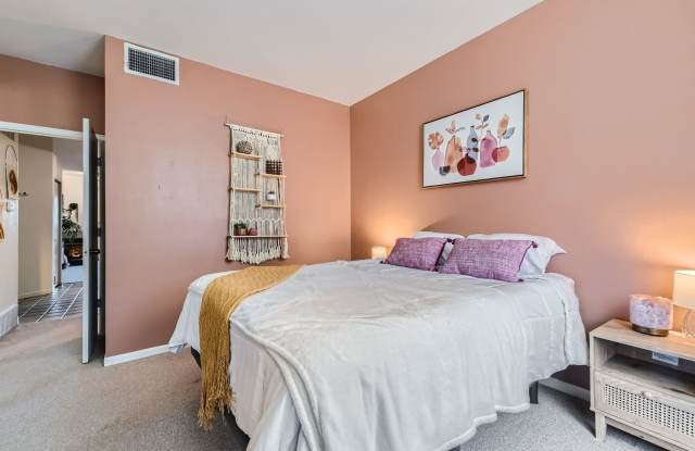 Urban Oasis: Cozy Furnished 1 BDR in Boulder Gallery 4