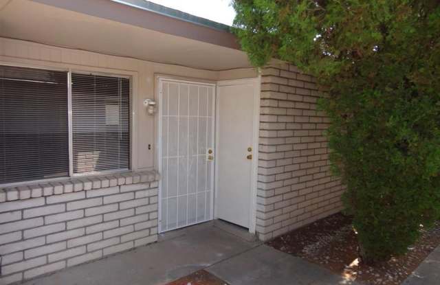 Adorable Single Level Eastside Duplex With Evaporative Air Located In Quiet Neighborhood photos photos
