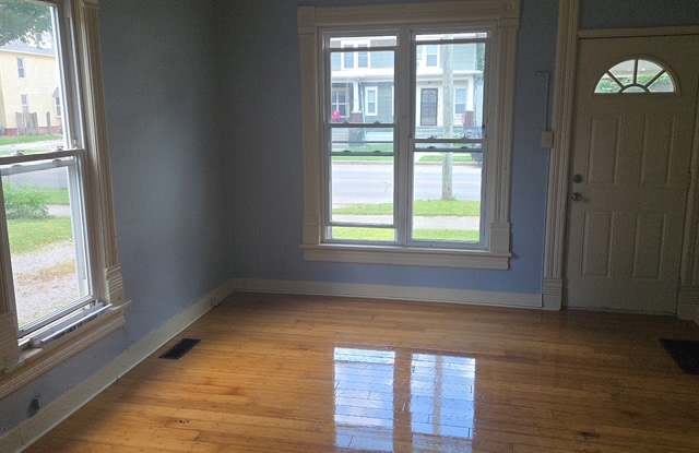 647 West Lexington Avenue - A Gallery 4