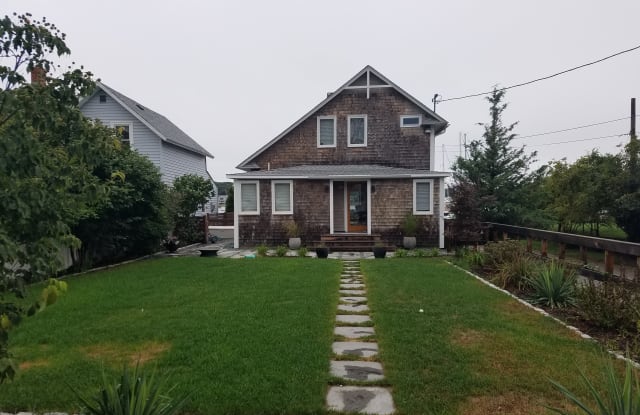 28 Leslie Avenue - 28 Leslie Avenue, Bristol County, RI 02806