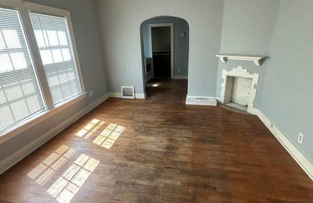 705-707 W ASH photos photos