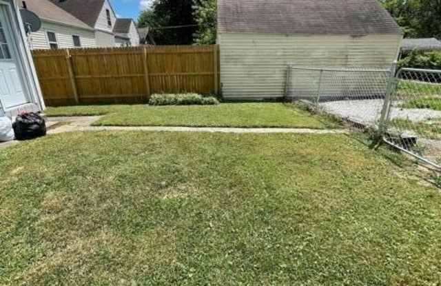 2138 Crittenden Dr Gallery 2