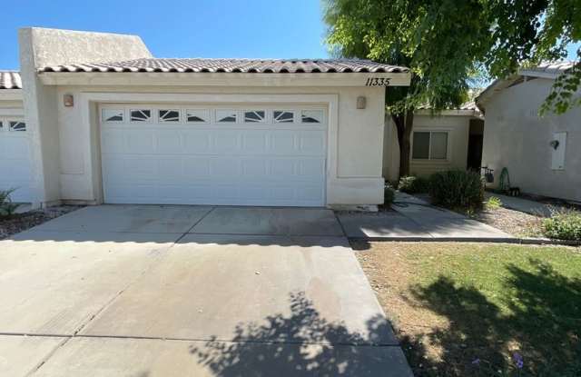 Three Bedroom Townhouse  in GREAT location! Gallery 1