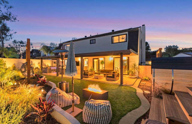 Furnished 5BR Home with Sauna and Hot Tub in San Diego Gallery 3