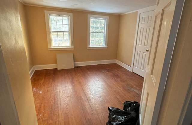 Cozy Two Story Home with Two Bathrooms Gallery 4