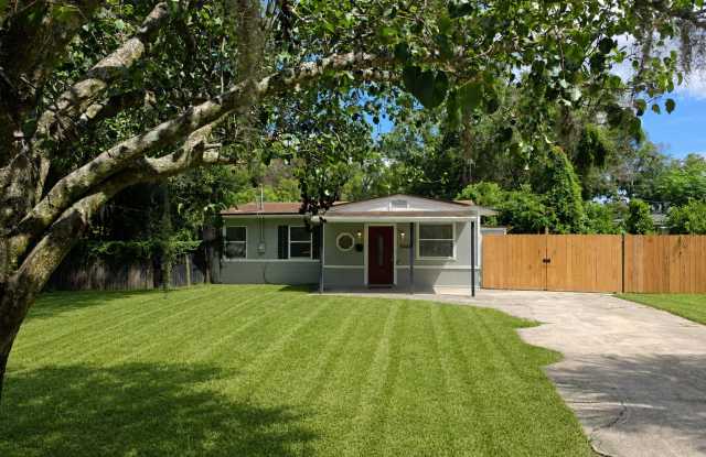 Full of Charm! photos photos