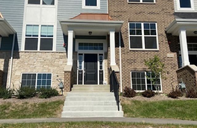 1902 Kingsley Circle - 1902 Kingsley Circle, Northbrook, IL 60062