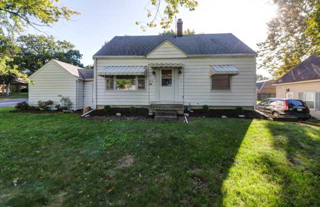 3 Bedroom house in Champaign-AVAILALBE August 2025 - 602 South Mattis Avenue, Champaign, IL 61821 3 Bedroom house in Champaign-AVAILALBE August 2025 - 602 South Mattis Avenue, Champaign, IL 61821