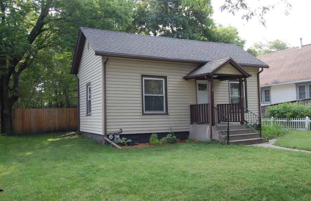 Cute & clean and close to campus! photos photos