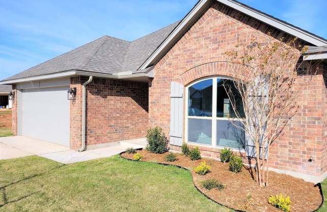 Welcome to this gorgeous 3 bed / 2 bath home located near the prestigious Gaillardia Golf and Country Club in Edmond, OK. photos photos