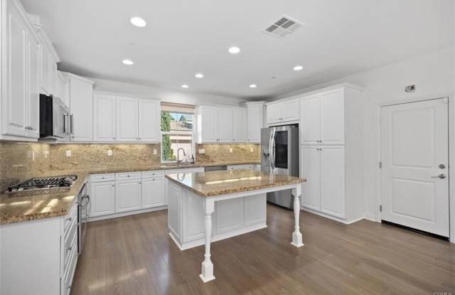 252 Wicker - 252 Wicker, Irvine, CA 92618 252 Wicker - 252 Wicker, Irvine, CA 92618