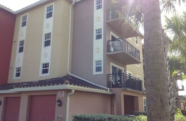 2 BR 2 full baths and 1 half bath condo with 3rd BR/Den - 4190 Gator Greens Way, Fort Pierce, FL 34982