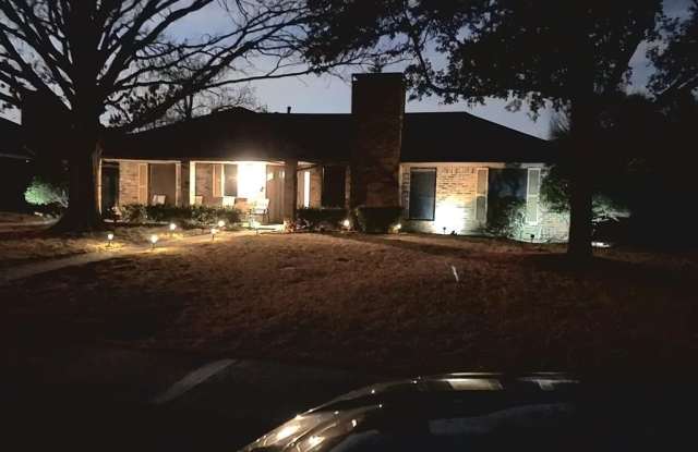 827 Meandering Way Gallery 2