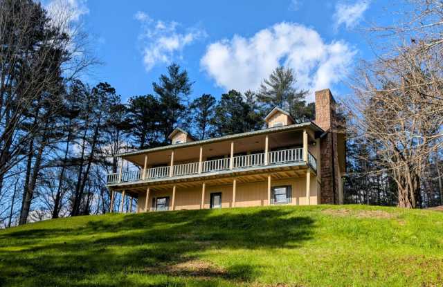 729 Chalet Village Dr Gallery 1
