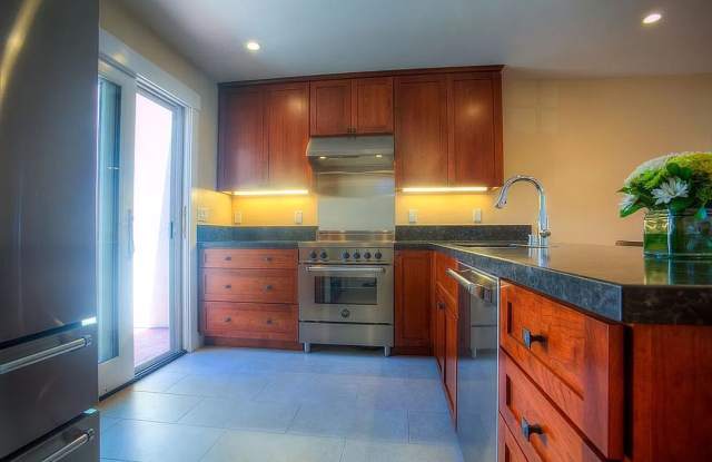 Beautiful 2 Bed 2 Bath Duplex with A/C photos photos