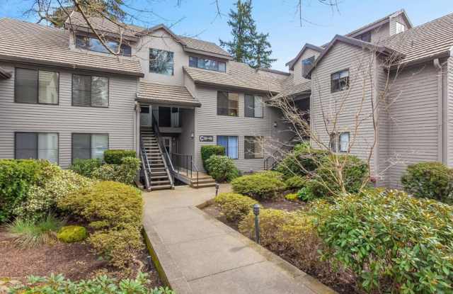 HALF OFF FIRST FULL MONTH!! Great 1 Bedroom 1 Bathroom Ground Floor Condo Located in The Forest condominiums in Lake Oswego and includes Rec Room, Work Out Room  Pool. Great Location, Just A Block Away From Kruse Village. - 4000 Carman Drive, Lake Oswego, OR 97035