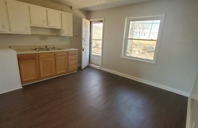 Cambridge Apartments | 2332 N. Cherry Street Apt C photos photos
