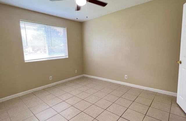 3BD/2BA duplex in Eagle Lake, TX. Gallery 4