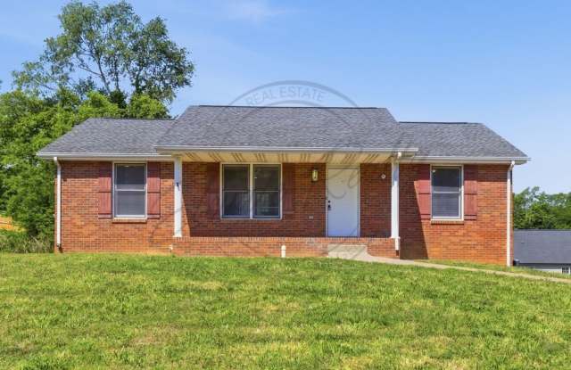 SPRING SPECIAL 1/2 OFF First Months Rent: Three Bedroom home in Clarksville with Basement! photos photos
