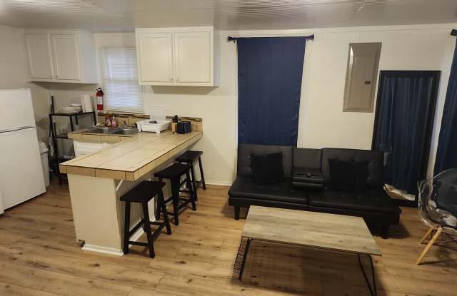 410 S Lillian Gallery 2