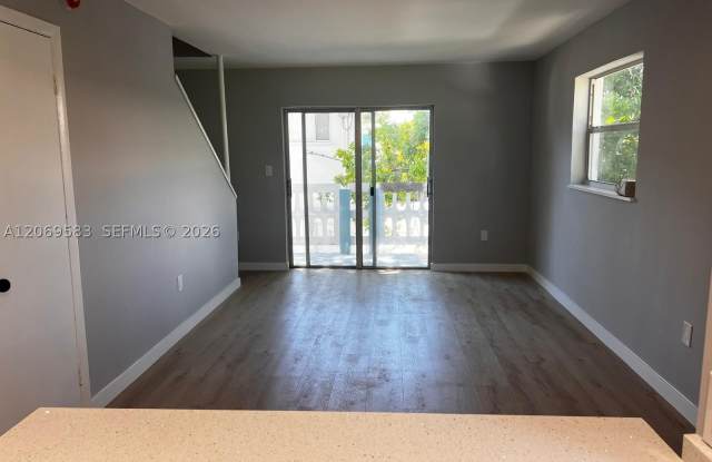 7820 NE Bayshore Ct Gallery 3