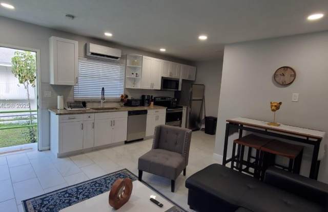 430 NE 1st Ave - 430 Northeast 1st Avenue, Fort Lauderdale, FL 33301