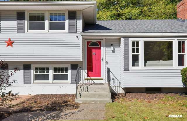 Charming 3BR House in South Windsor Gallery 1
