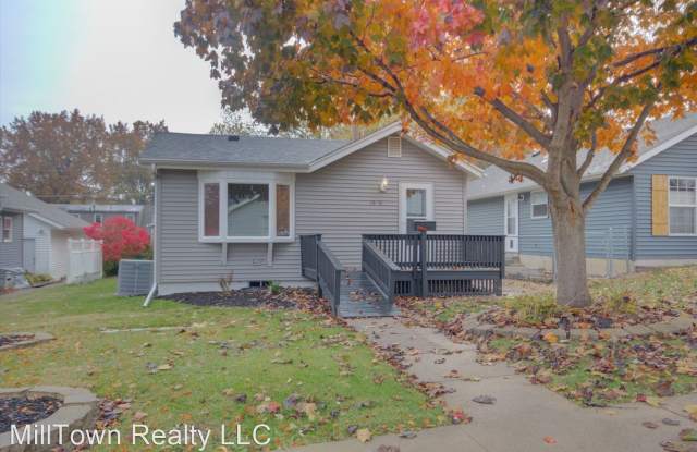 1851 Oak St - 1851 Oak Street, Bettendorf, IA 52722