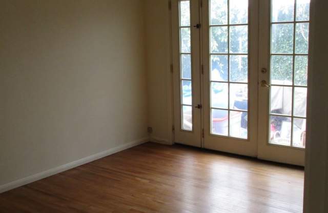 1441 N Anaheim Place Gallery 4